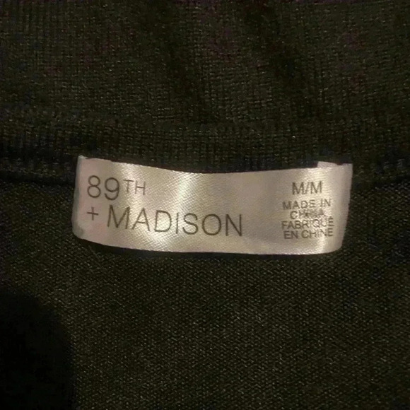 89th + Madison NWT black top with cold shoulders women’s size medium NWT - Picture 5 of 7